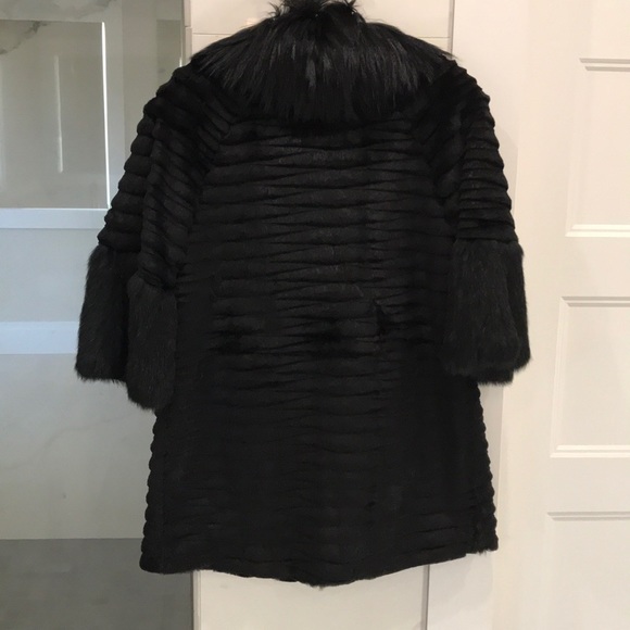 Linda Richards Luxury Fur Coat - Picture 2 of 5